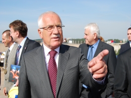 Prezident Václav Klaus na stavbě opatovické křižovatky