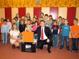 Děti v Lichkově dostaly od hejtmana počítač