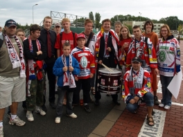 Hejtman Ivo Toman věnoval nový buben fanouškům pardubického hokeje